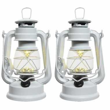 Set van 2 witte led licht stormlantaarns 25 cm